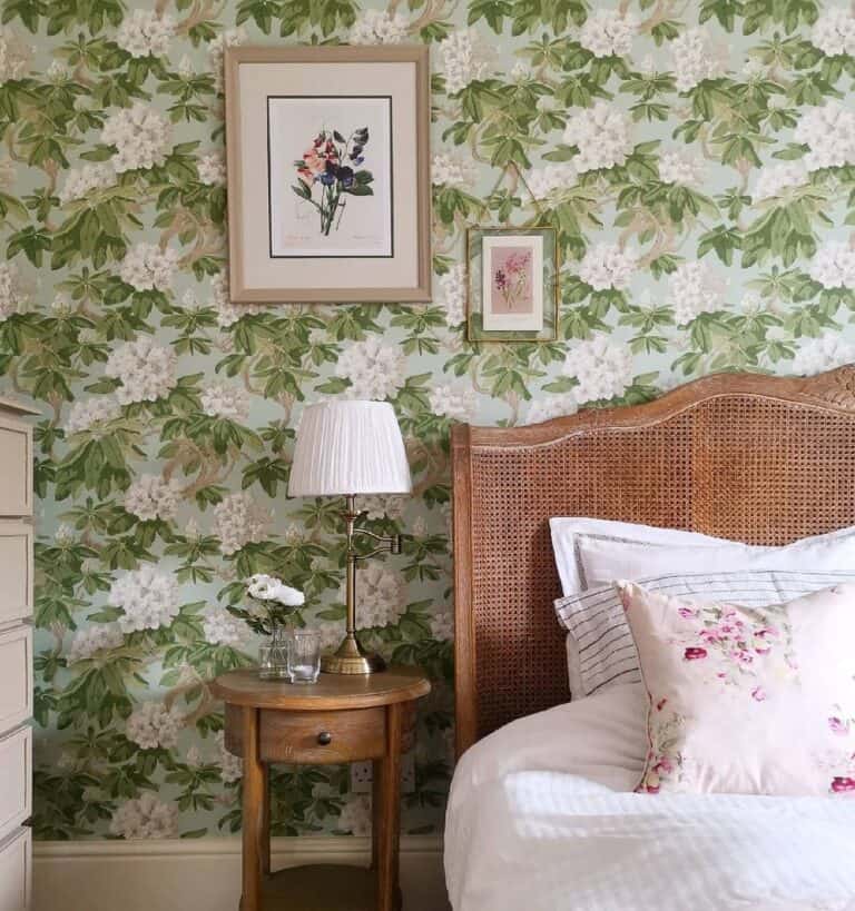 Cottage Wallpaper With Tree Foliage Patterning