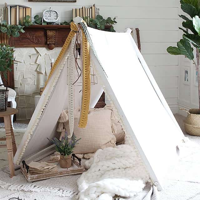 Cozy Play Room With Tent Décor