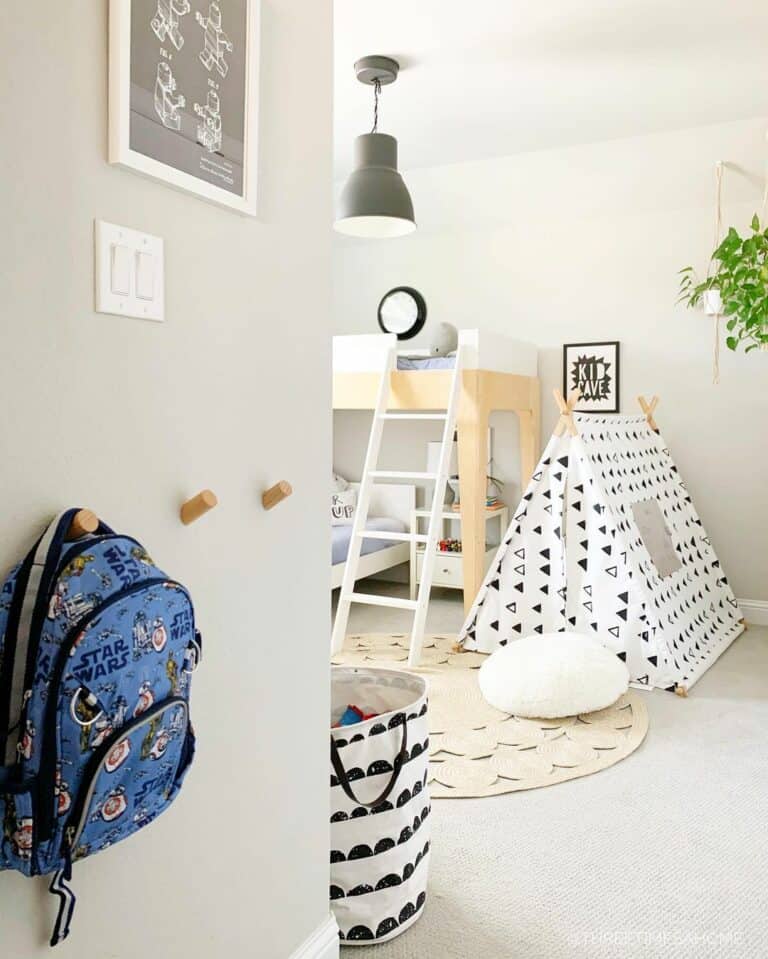 Cute Décor in Black and White Kids' Room