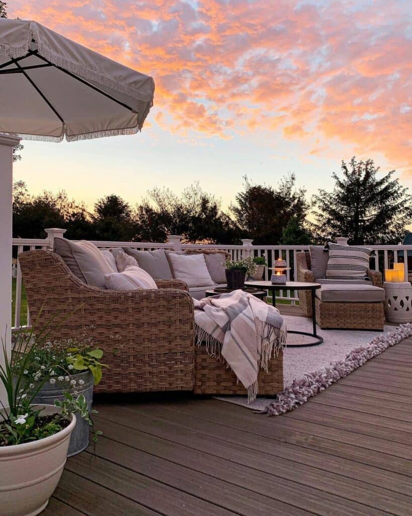 Deck Decorating Ideas With Wicker Chairs