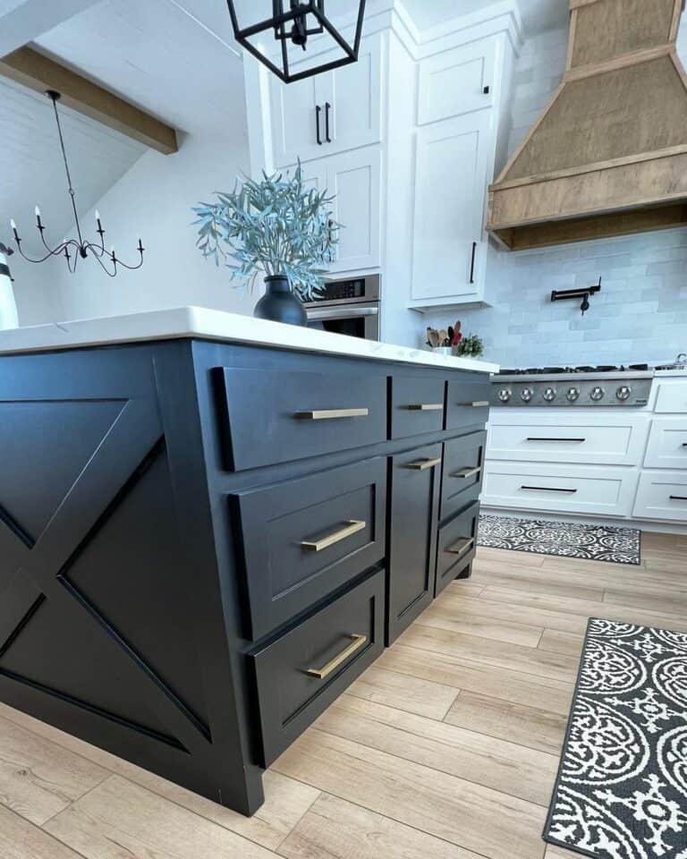Diverse Hardware for Kitchen Cabinets