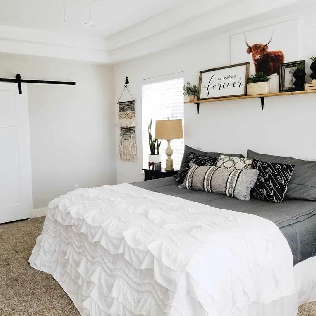 25 No Headboard Ideas for A Versatile and Modern Bedroom