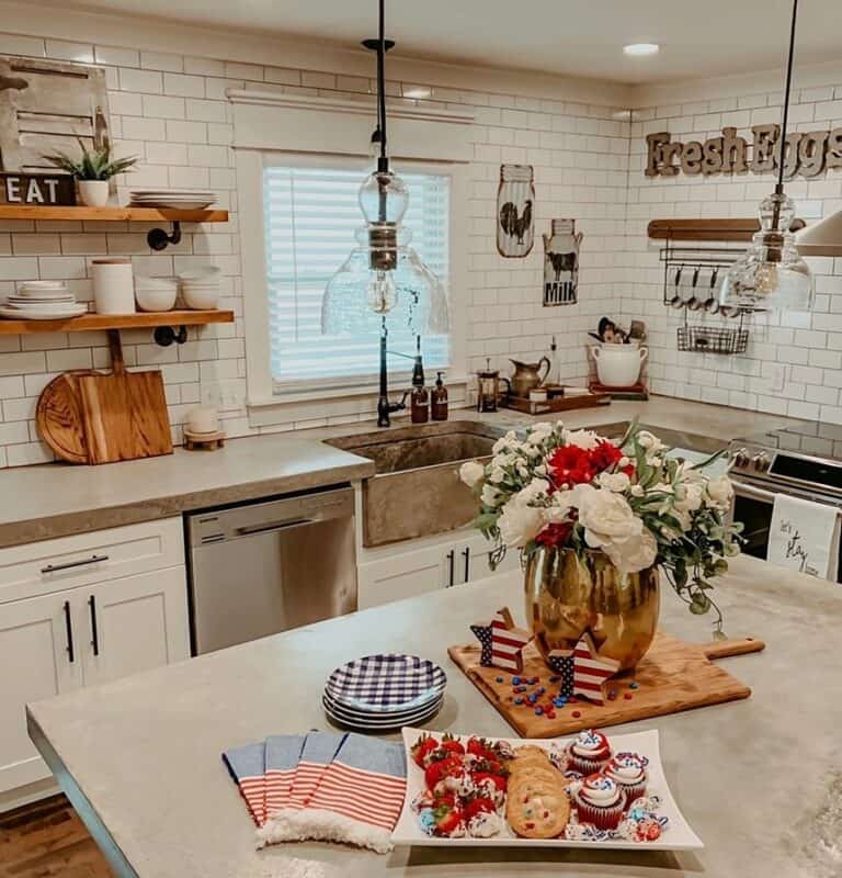 Farmhouse Kitchen Memorial Day Decoration Ideas