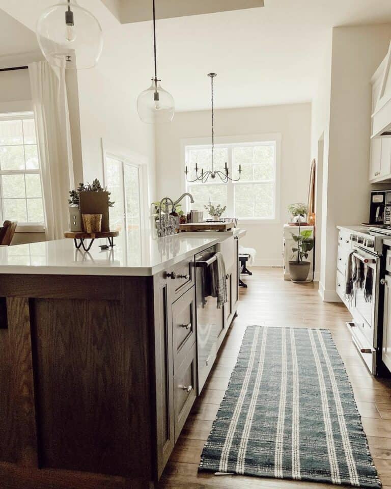 Farmhouse Kitchen With a Modern Touch