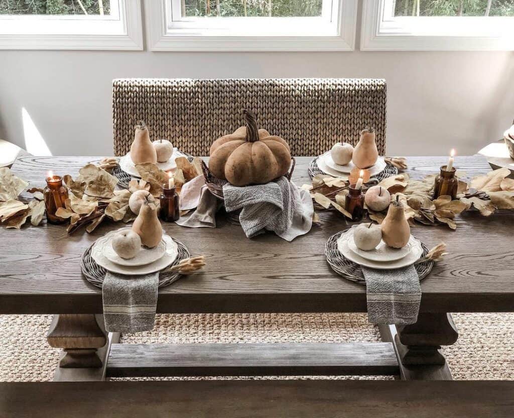 Farmhouse Table With Fall Décor