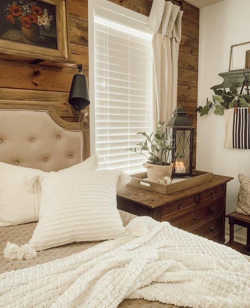 Farmhouse Vintage Styling for Bedroom
