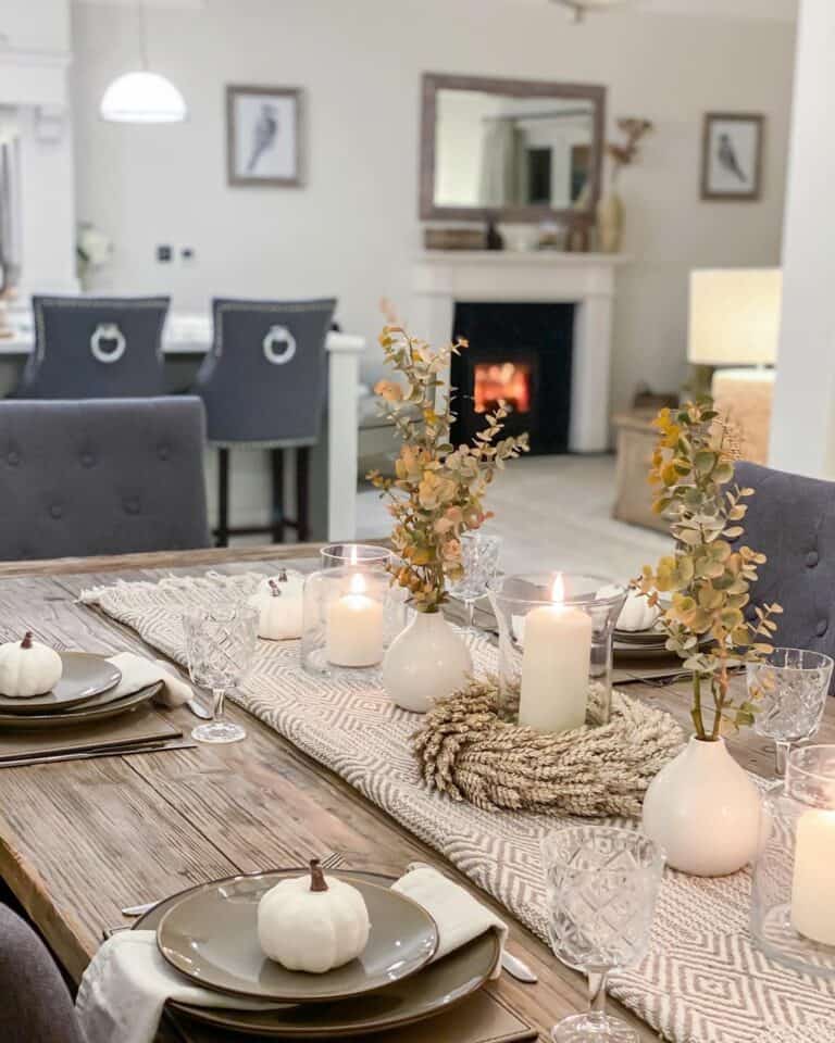 Farmhouse-inspired Fall Table Décor