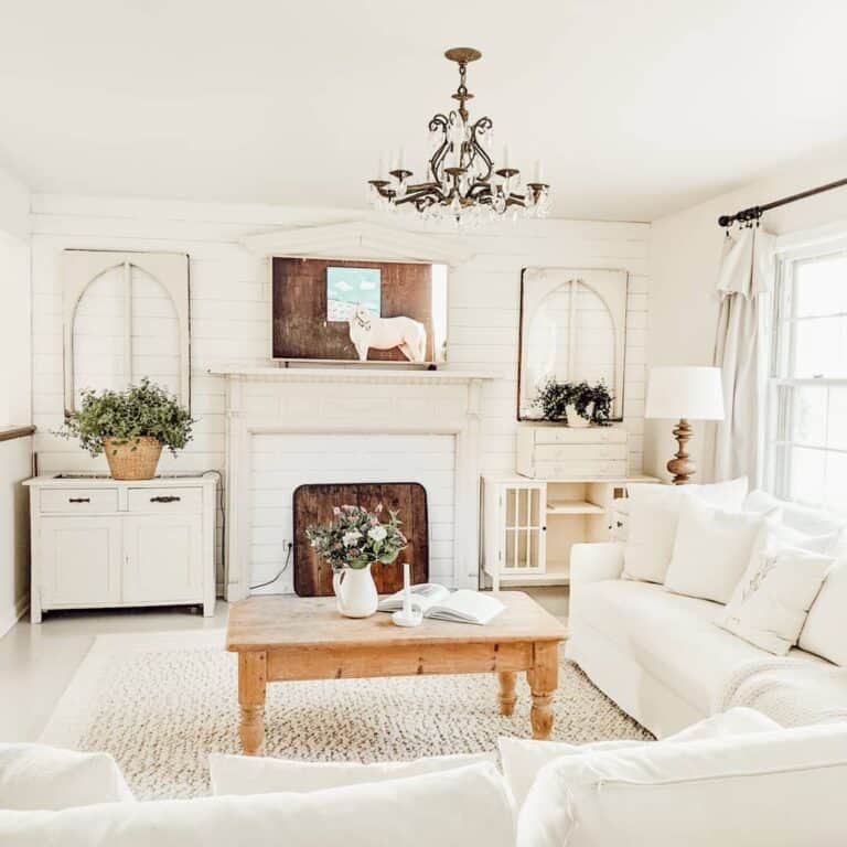 Farmhouse-inspired Living Room in White