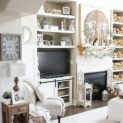 Farmhouse-inspired Small Living Room Ideas With TV