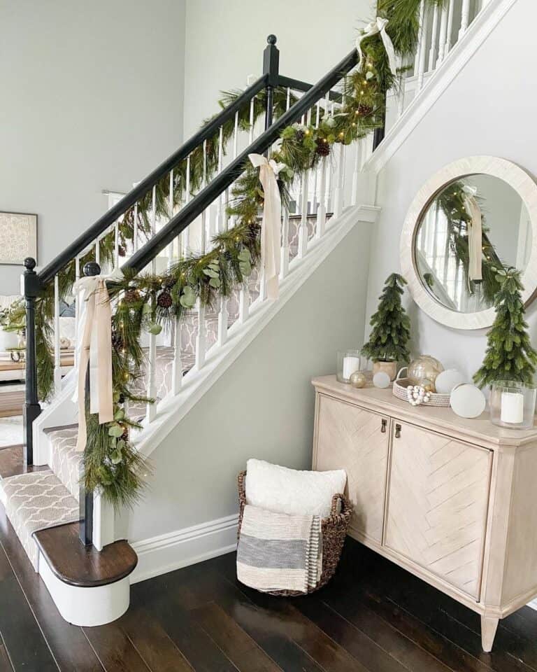 Farmhouse-inspired Staircase Christmas Decoration Idea