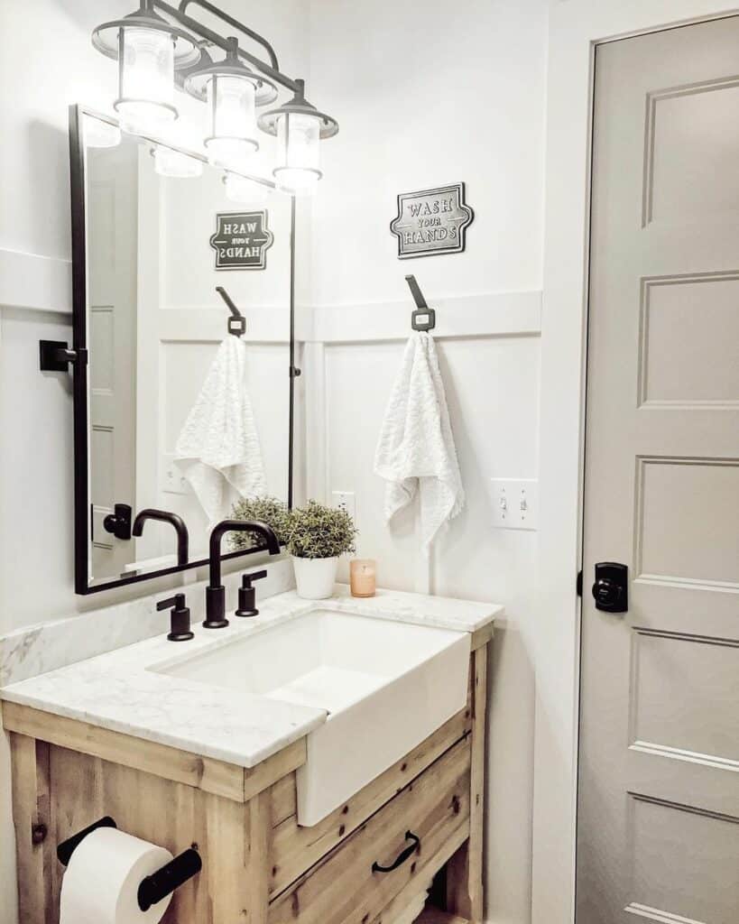 Farmhouse-inspired and Modern Small Bathroom Idea