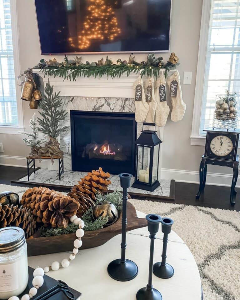 Festive Christmas Living Room Décor