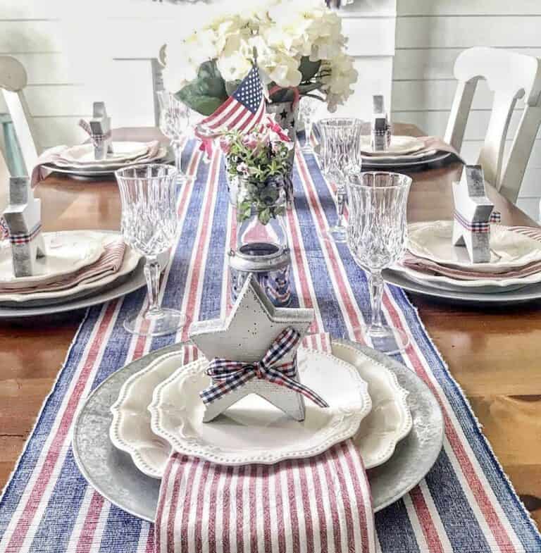 Festive Memorial Day Dining Table With Red