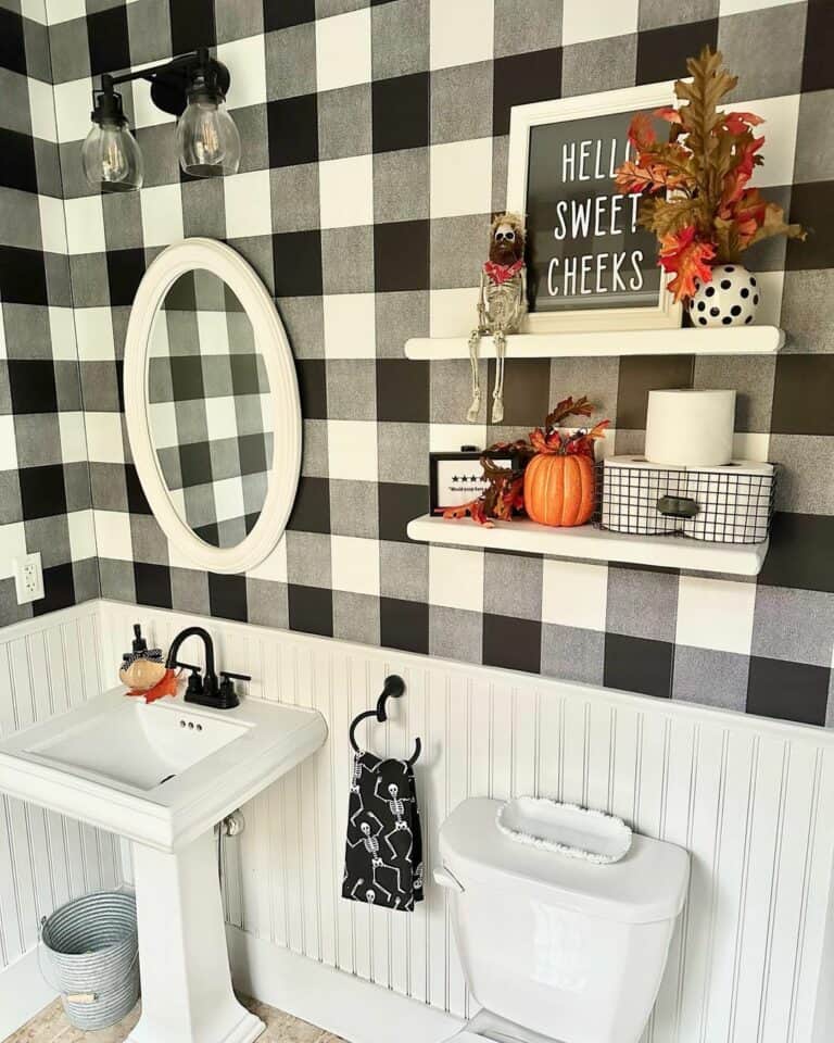 Gingham-checked Black and White Bathroom Wall Décor