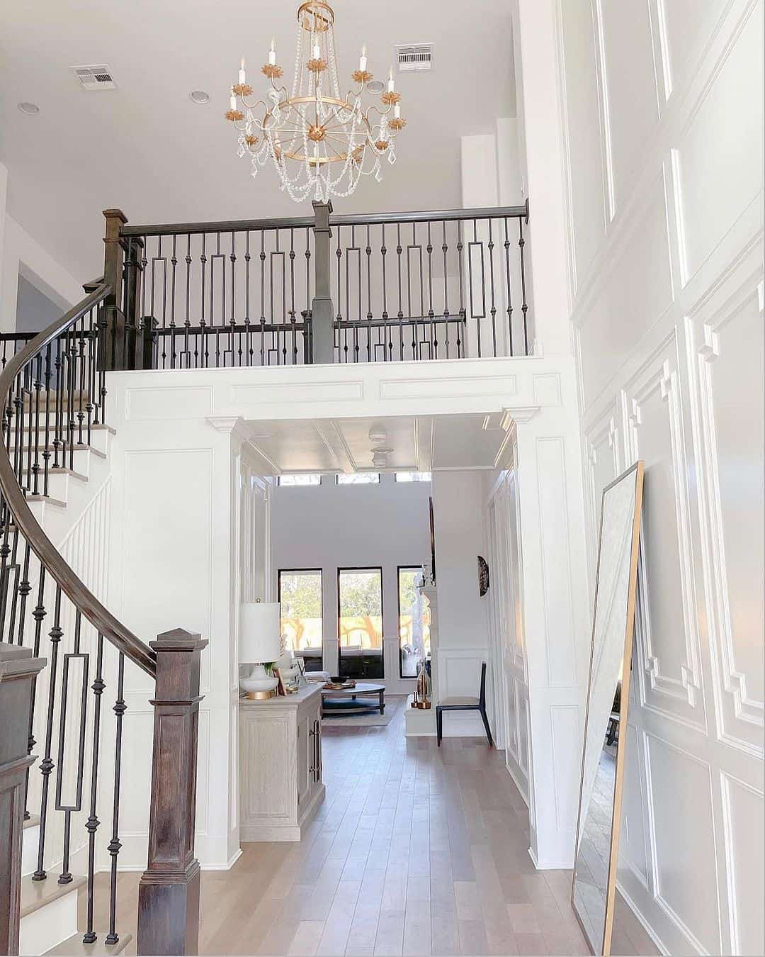 19 Modern Entryway Chandelier Ideas to Brighten Your Foyer