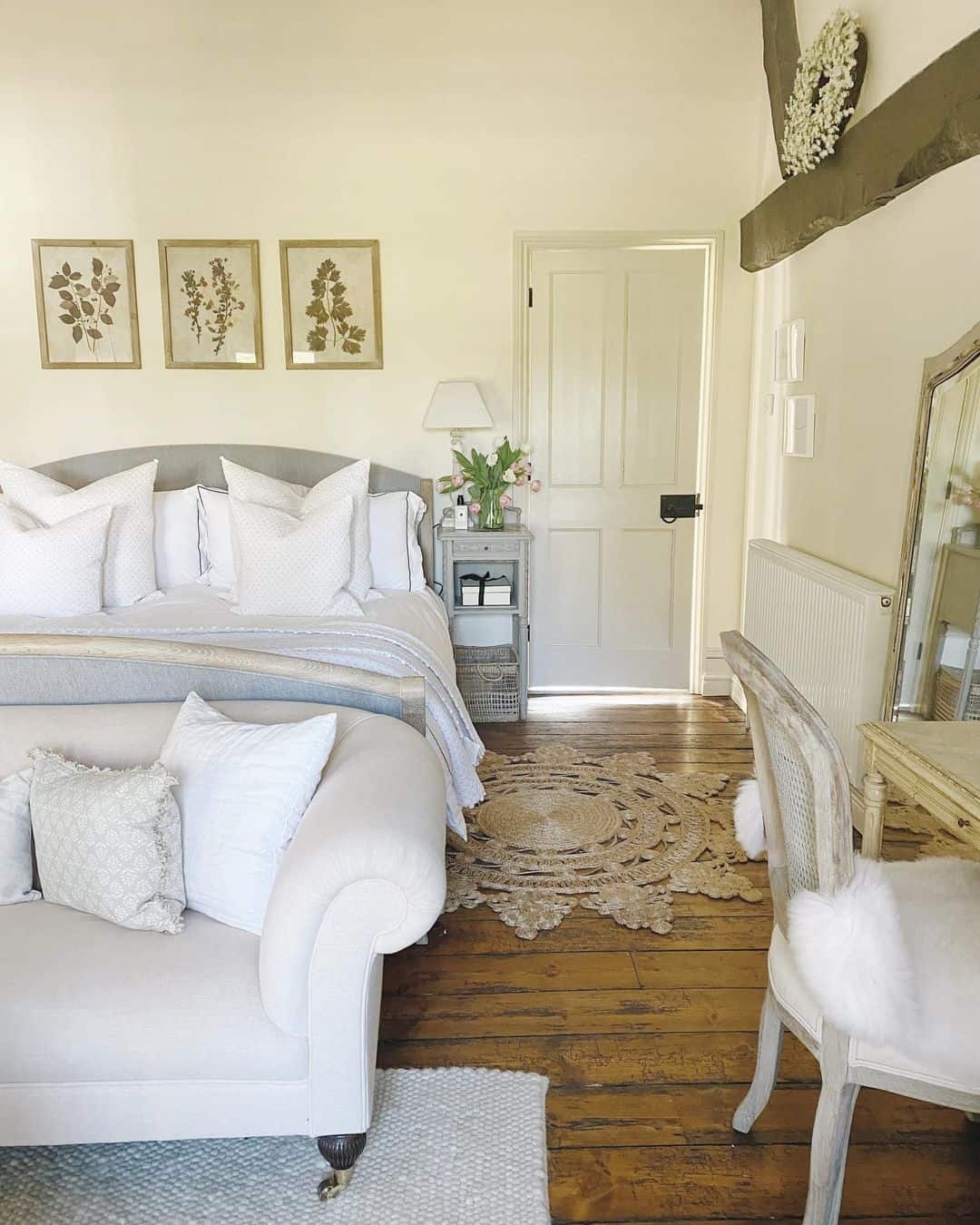 30 Ways to Position a Bed Against a Wall To Create Space