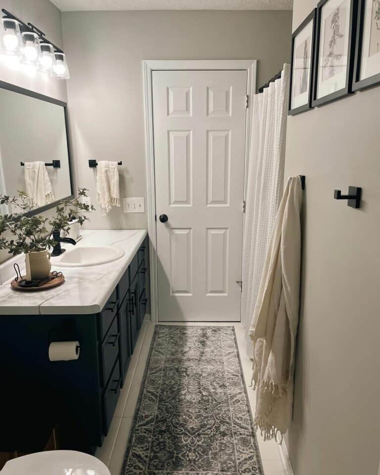 Gray and White Bathroom Décor