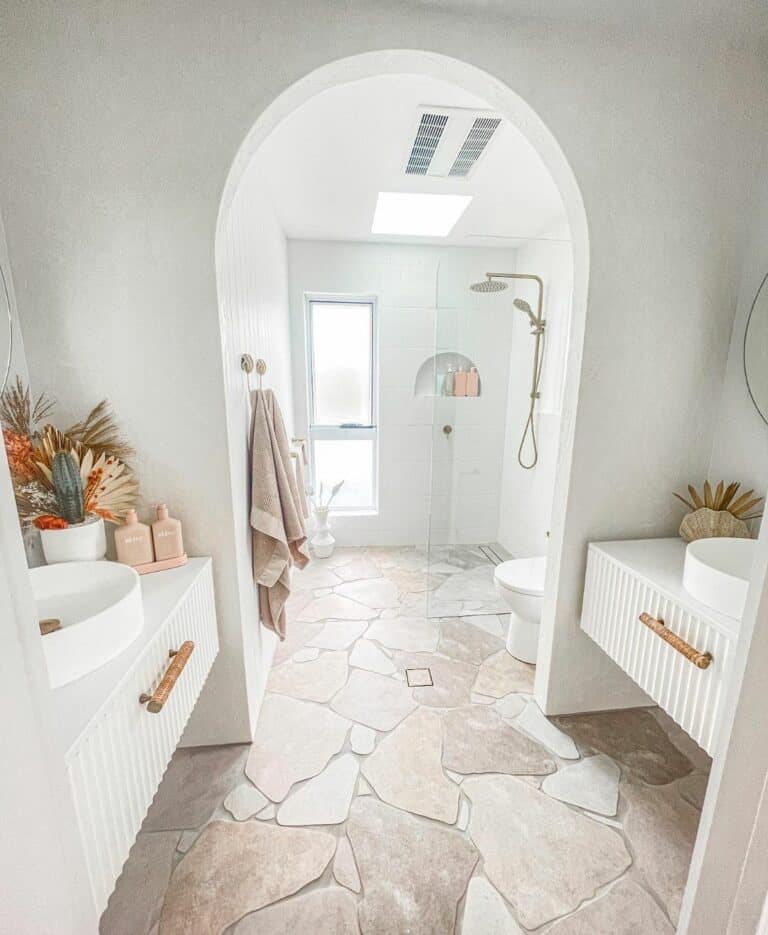 Grey Bathroom Ideas With Floral Décor