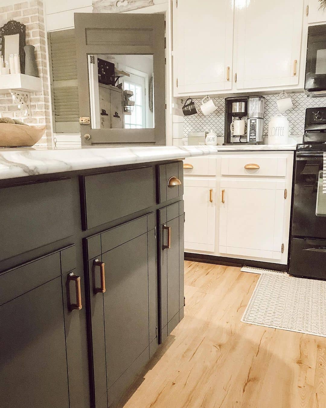 32 Kitchen Cabinet Hardware Ideas That Will Turn Heads