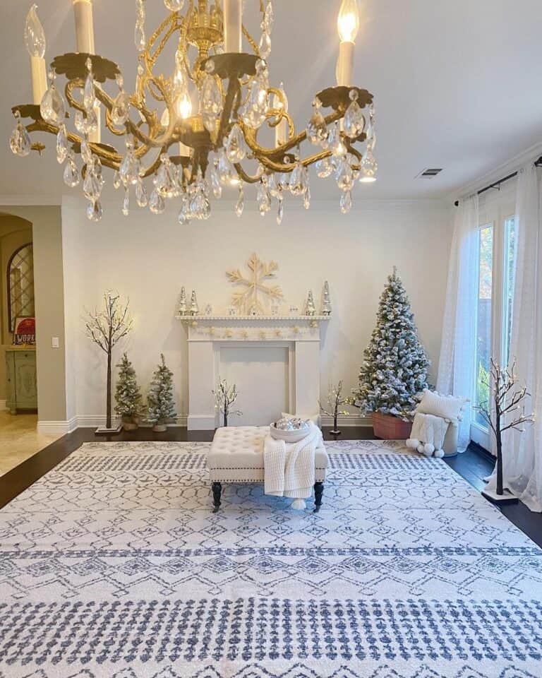 Holiday-inspired Cozy Living Room Ideas With Brass Chandelier