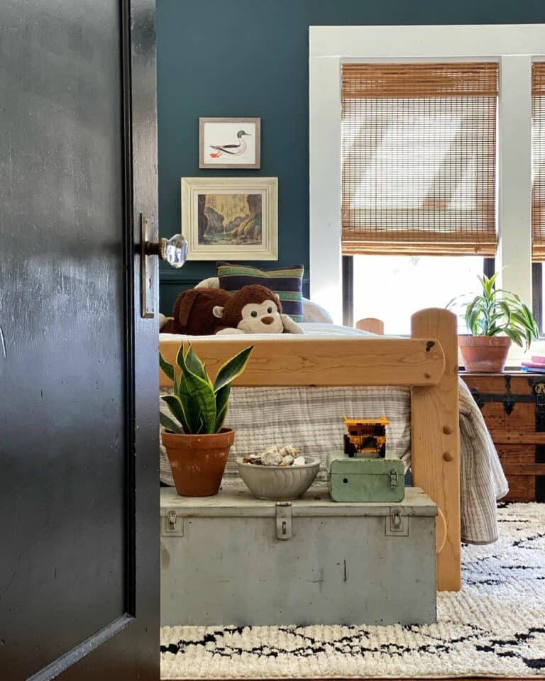 Kid's Room With Rustic Vintage Décor