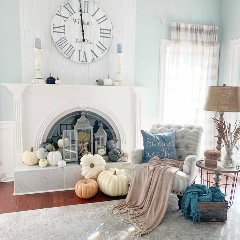 Light Gray Living Room With Fall Lantern Décor