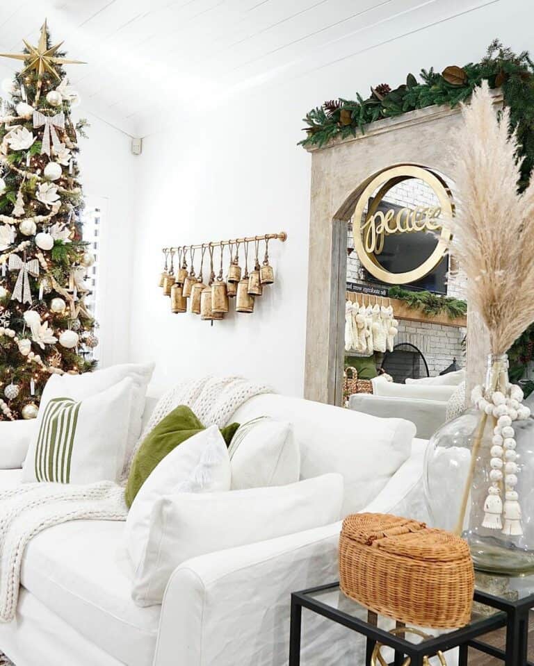 Living Room Decked Out With Winter Décor