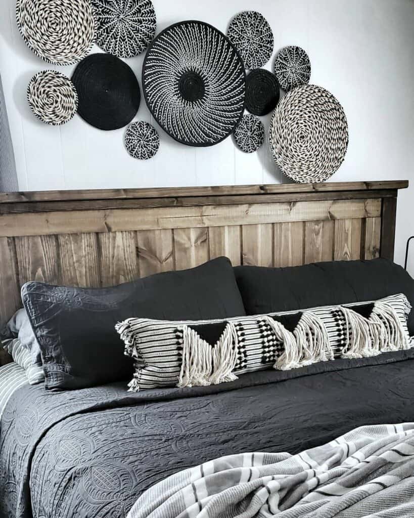 Matching Bedding and Wall Décor