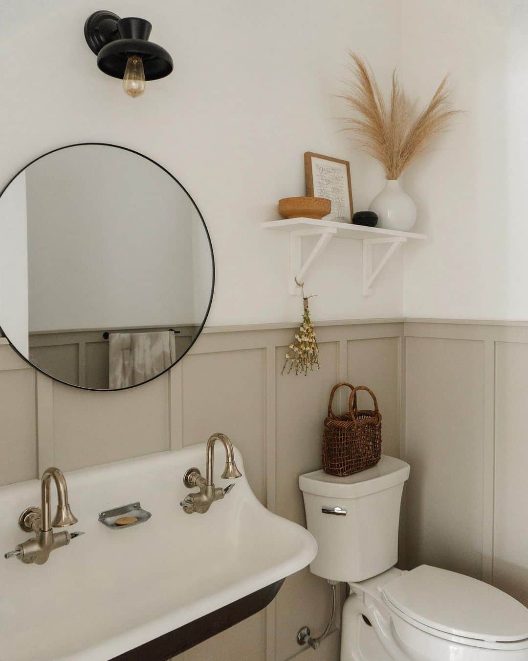 29 Wainscoting Bathroom Designs To Transform Your Space