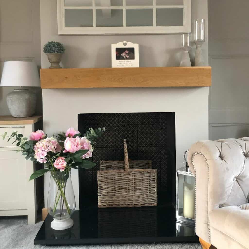 Minimalist Fireplace Décor Ideas