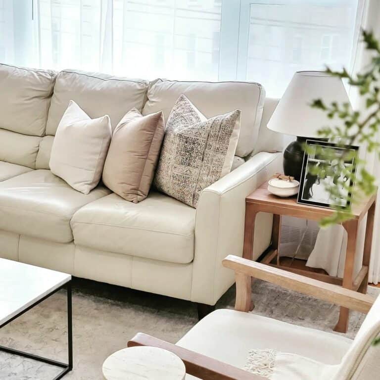 Minimalist and Modern Living Room