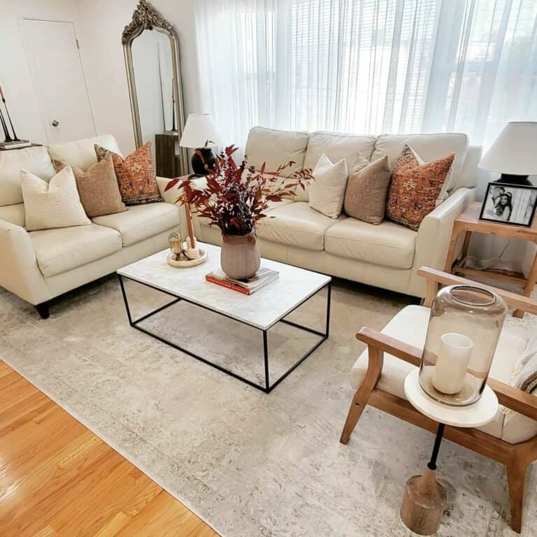 Modern Burgundy and Orange Fall Décor Idea