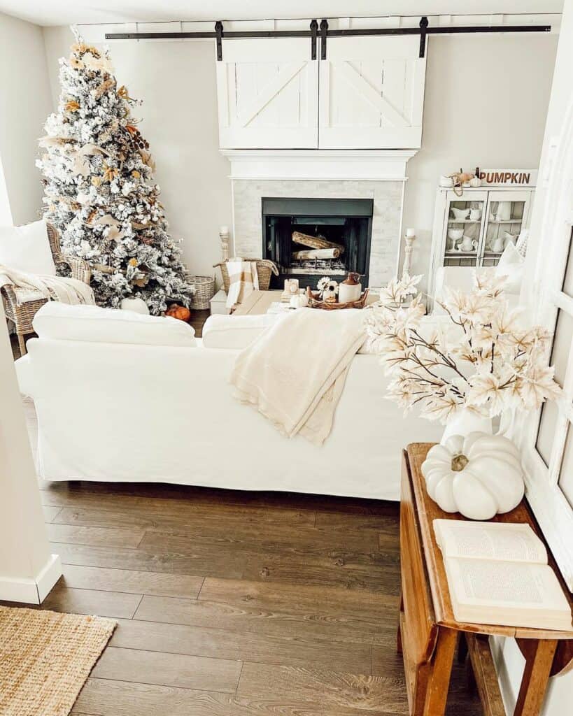 Modern Country Cottage Living Area With Festive Vibes