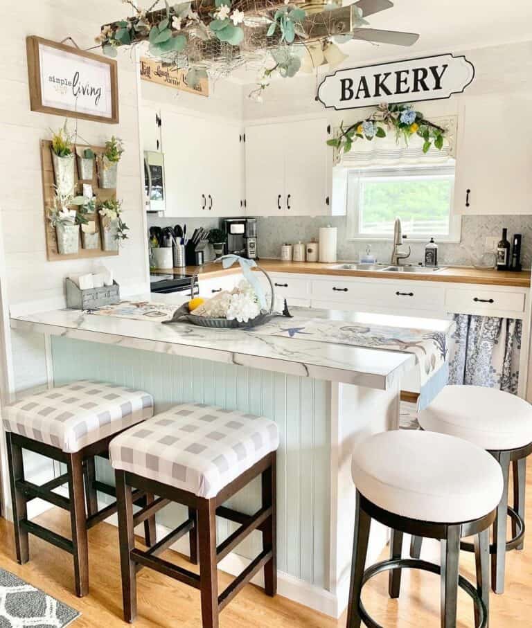 Modern Farmhouse Kitchen Décor Idea