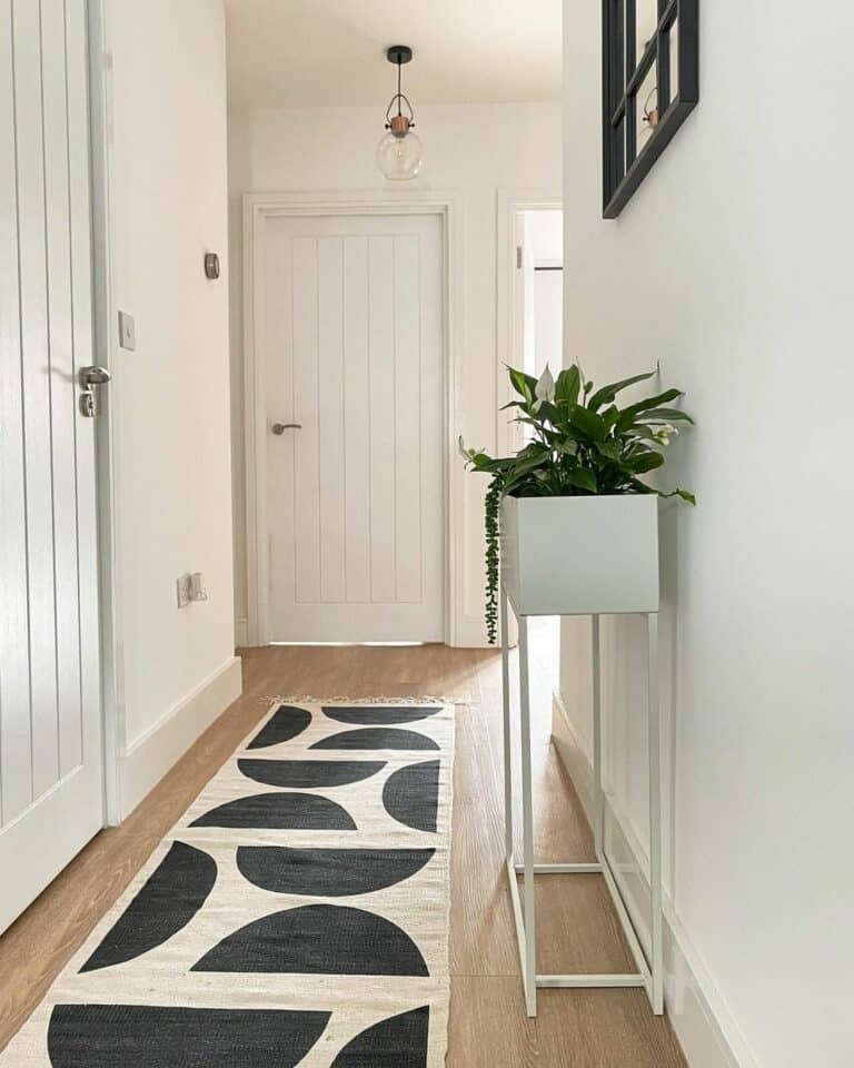 Modern Hallway With Semicricle-patterned Runner