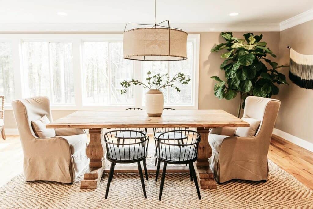 Modern Twist to a Rustic Dining Space Idea