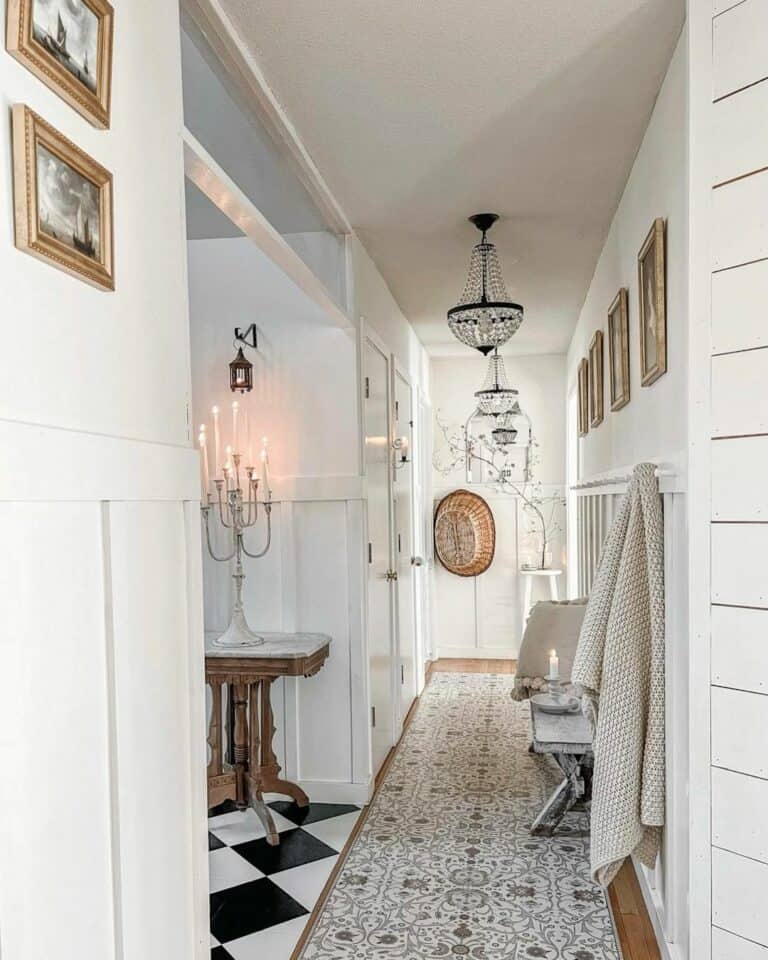 Modern and Luxurious Farmhouse-inspired Hallway
