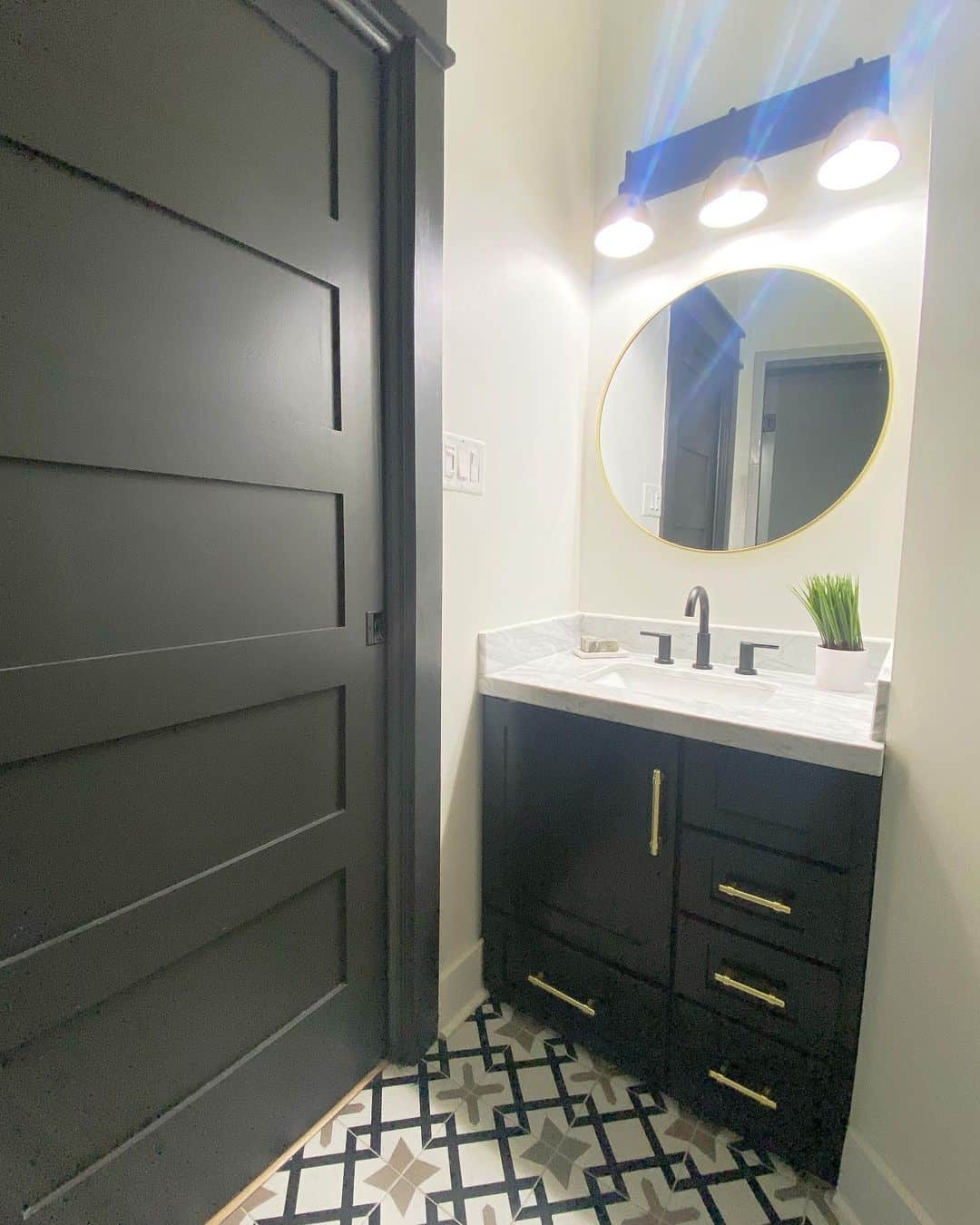 15 Stylish Small Bathroom Vanity Ideas