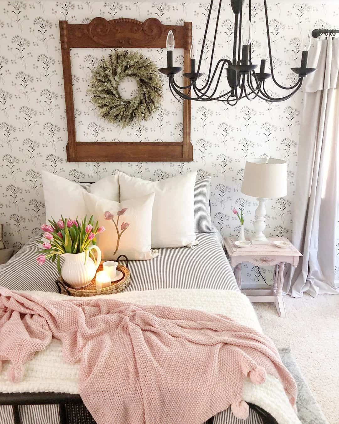 27 Ways To Use Black and White Wallpaper to Make a Statement