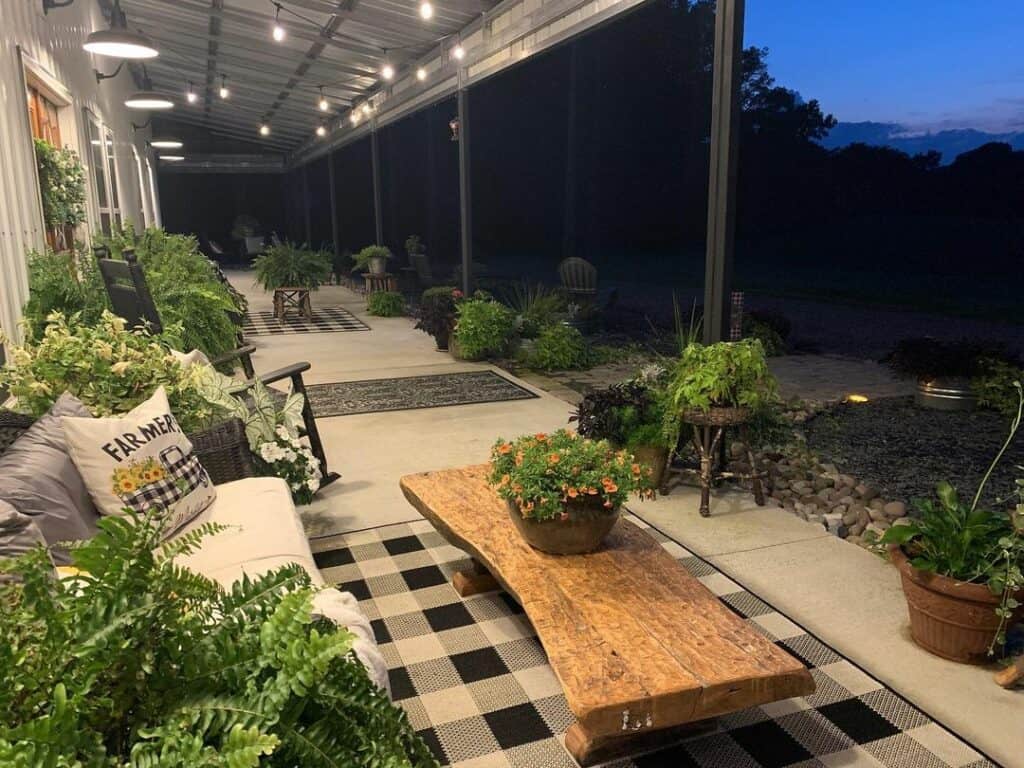 Natural Accessories as Summer Porch Décor