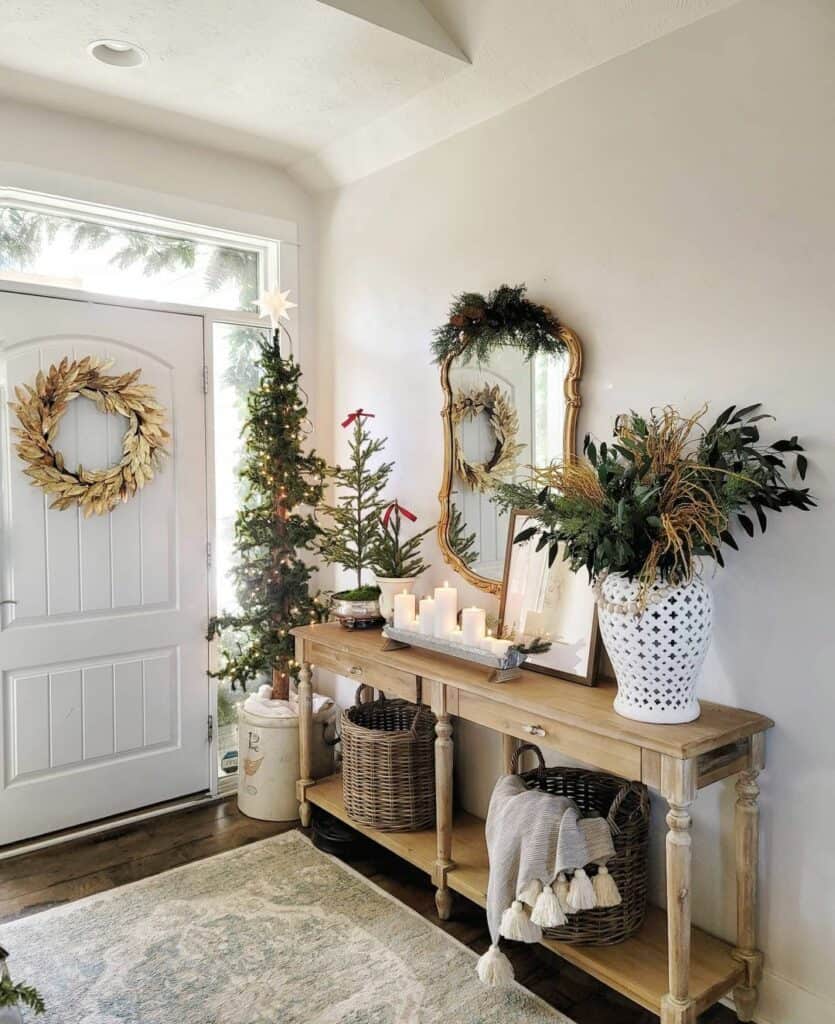 Natural Entryway Christmas Décor