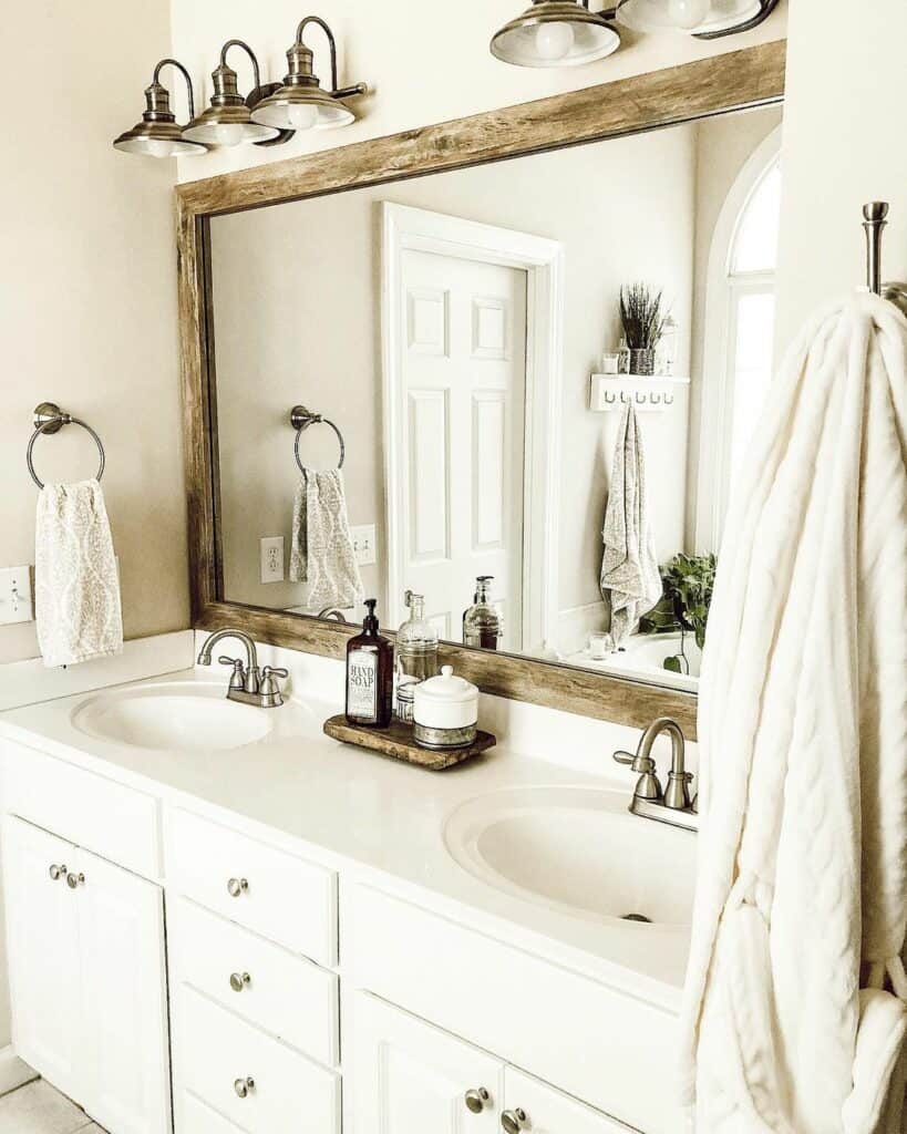 Neutral Bathroom With Vintage-style Lighting