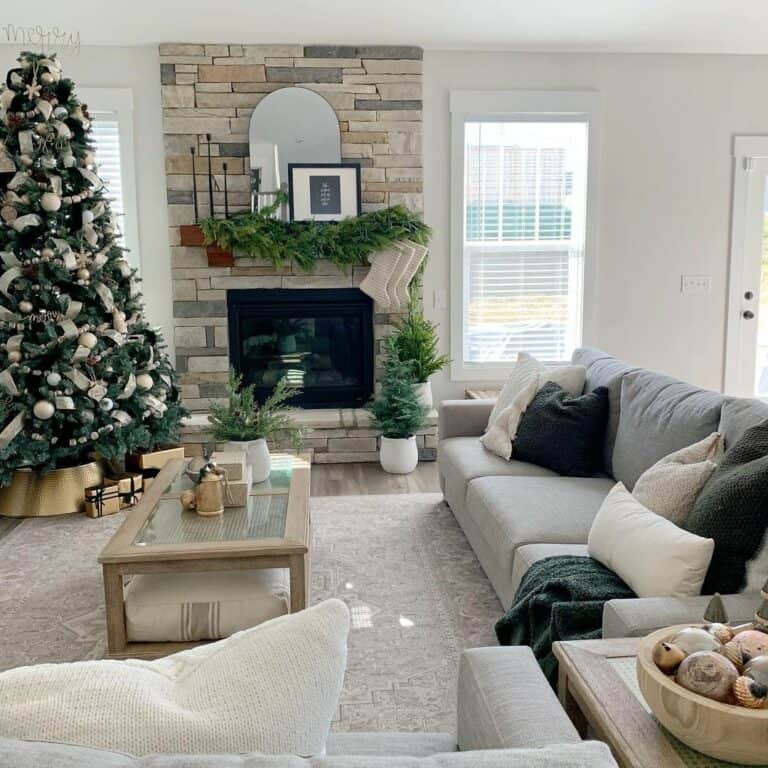 Neutral Farmhouse Living Room Décor Ideas