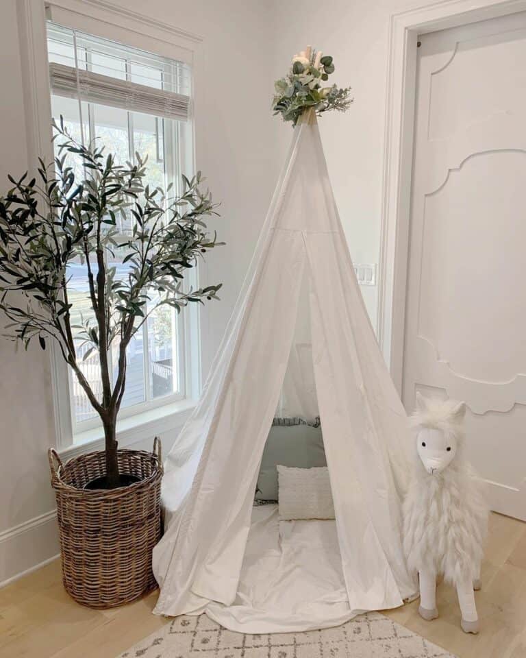 Neutral White Décor in Play Room