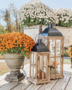 Outdoor Fall Lantern Décor With Mums