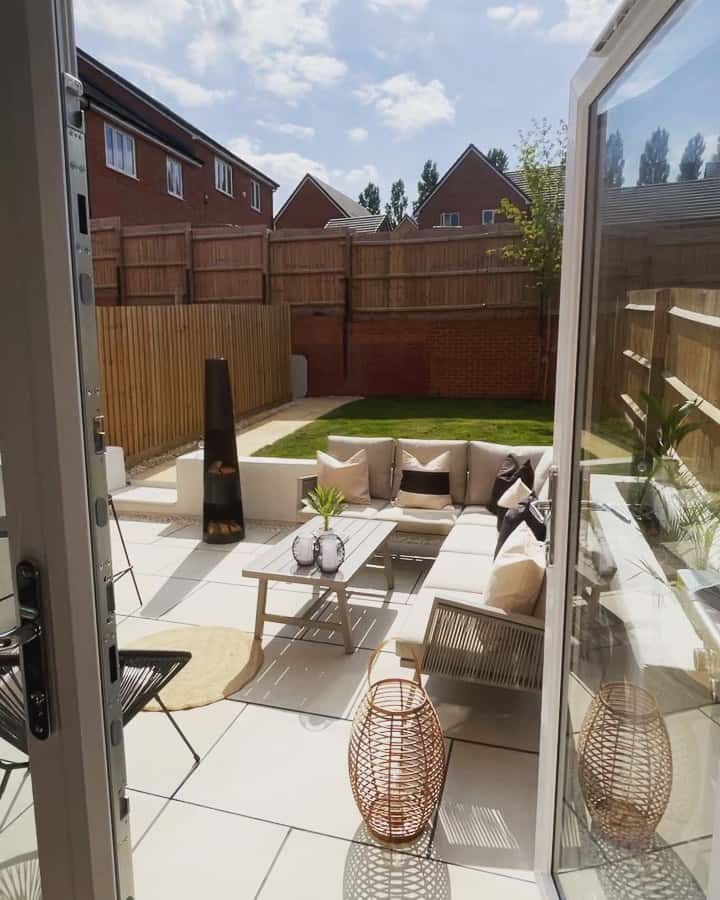 Outdoor Patio With Tan Tile