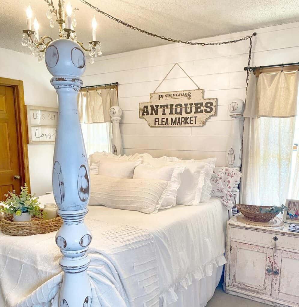 Peaceful Relaxing Bedroom Ideas for Farmhouse Aesthetic