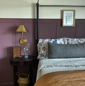 Plum Wall Showcases Purple Bedroom Décor Ideas