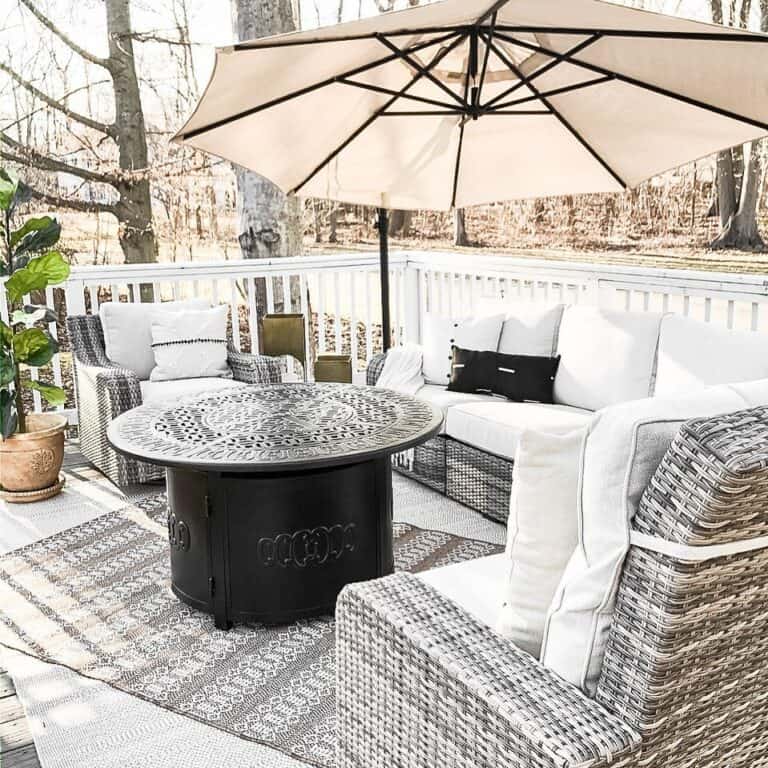 Porch Décor With Reclining Three Seat Sofa