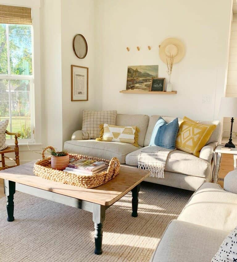 Relaxing Living Room Featuring Yellow Décor